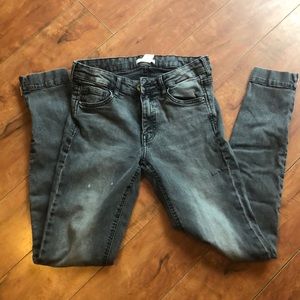 Awesome H &M grey faded mid rise skinny zipper